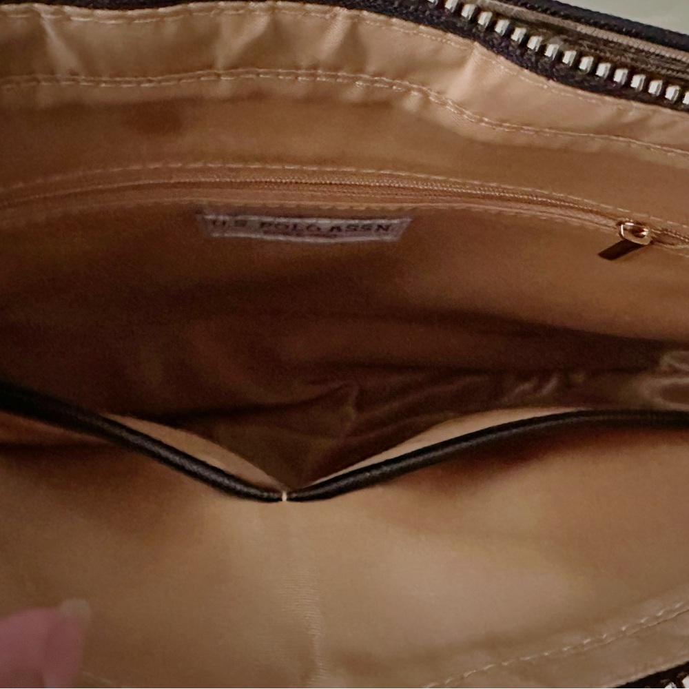 Vintage U.S. Polo Assn.Tan Interior crossbody purse - Picture 16 of 16